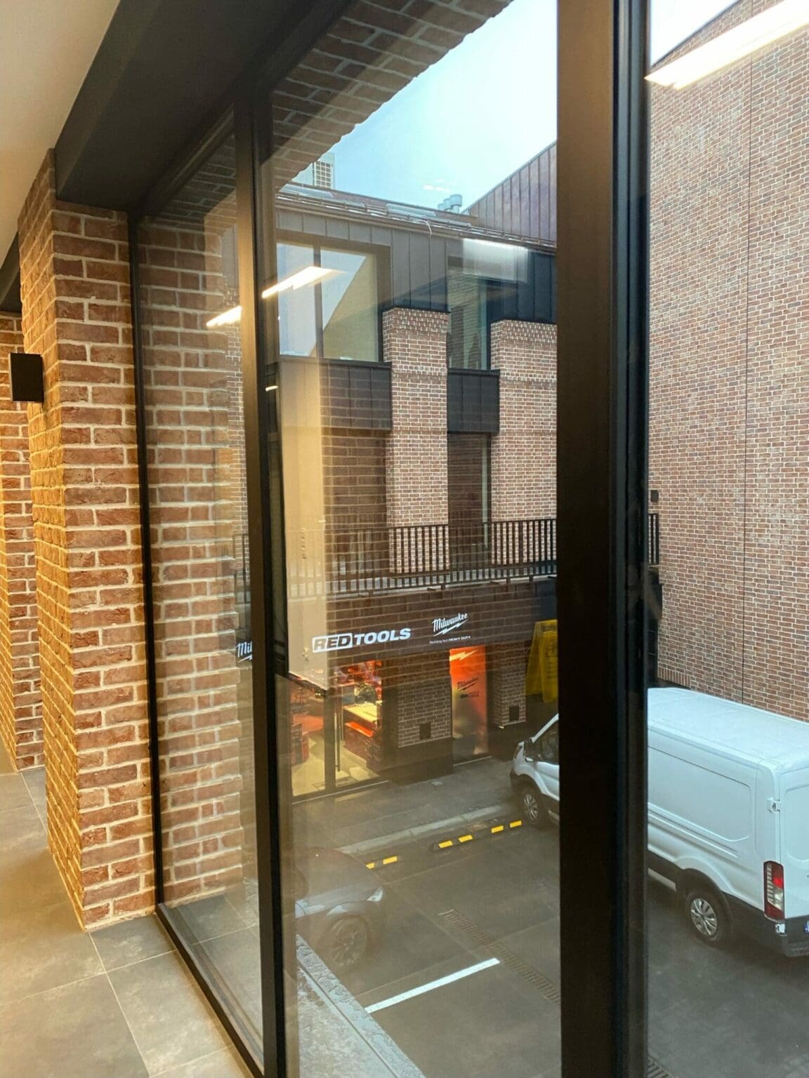 okna drzwi fasady aluminiowe ścianki wewnętrzne galeria bochnia door filipek